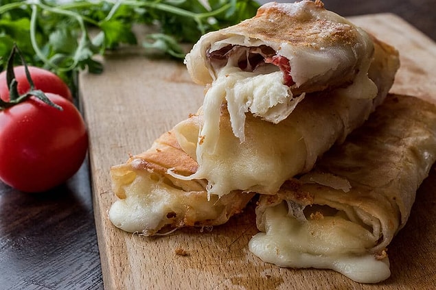 Sıcak mezeler 👉 1. Paçanga Börek