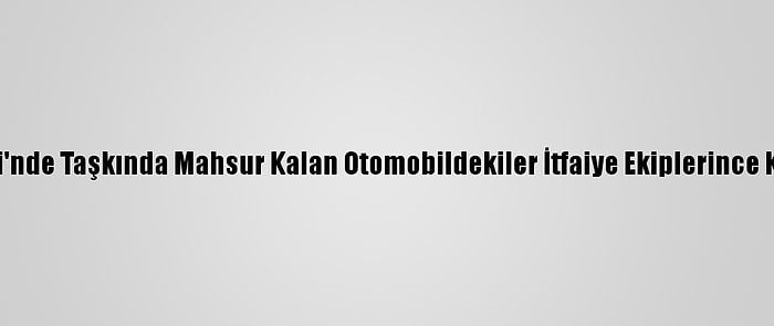 Kırklareli'nde Taşkında Mahsur Kalan Otomobildekiler İtfaiye Ekiplerince Kurtarıldı