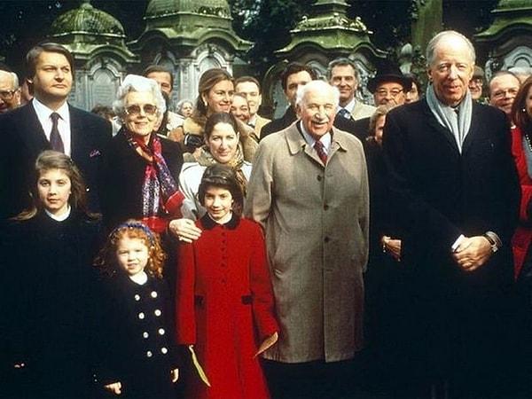 Rothschild ailesinin ününü duymayan yoktur. Özellikle komplo teorileriyle ilgiliyseniz, Rockefeller ailesi ile birlikte en popüler ailelerden olduğunu bilirsiniz.