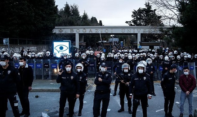 "Kâbe'nin temsilinin nasıl ayaklar altına alındığına şahitlik ettiler"