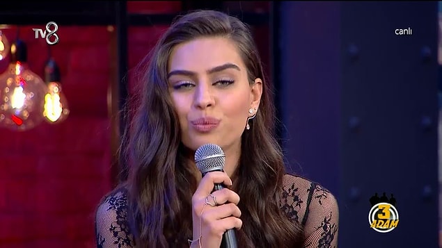 O dönem Irina Shayk'a benzerliğiyle de dikkat çeken güzel yıldız katıldığı programlarda seslendirdiği şarkılarla da beğenileri toplamıştı