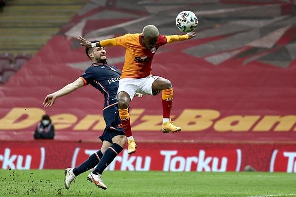 45.dakikada Galatasaray Onyekuru'nun kafa golüyle 1-0 öne geçti.