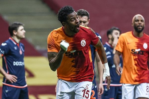 64.dakikada Galatasaray Donk'un kafa golüyle skoru 2-0'a getirdi.