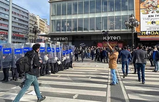 El birliğiyle iktidarı, yönetimi, kolluk gücü, medyası ve toplumu olarak ülkenin aydınlık yüzlerini bu ülkeye küstürüyoruz.