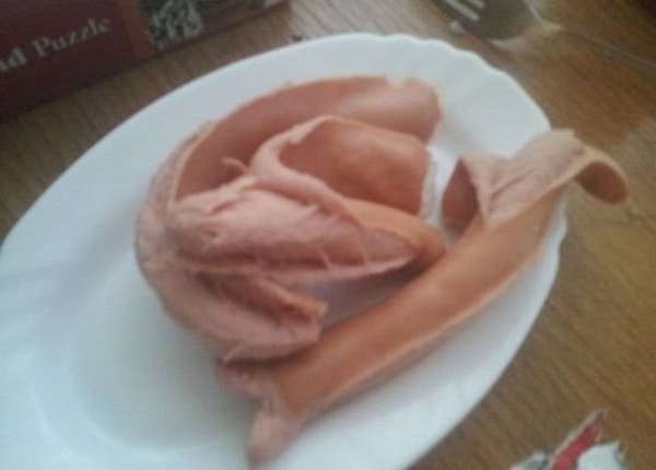 16. "Я настолько плохой кулинар, что даже сосиски вывернулись наизнанку".