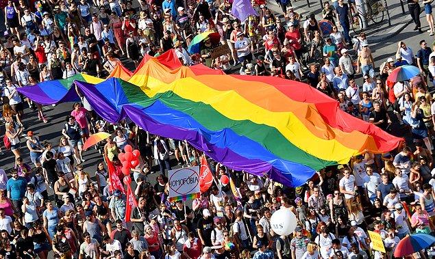 Bunun haricinde son dönemde yine dikkatimi çeken bir konu da yine Boğaziçi Üniversitesi öğrencileri ise gündeme gelen LGBTİ derneklerine dair baskıcı tutum ve nefret söylemleri.