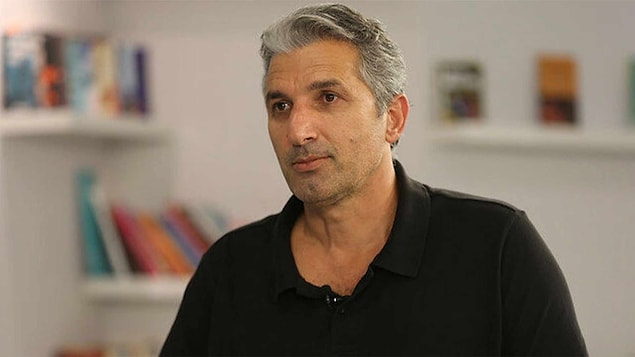 7. Okul bahçesinde 3 öğrenci bir araya geldiğinde bunun devletin bekası için tehdit olduğunu uzun uzun anlatacak Nedim Şener