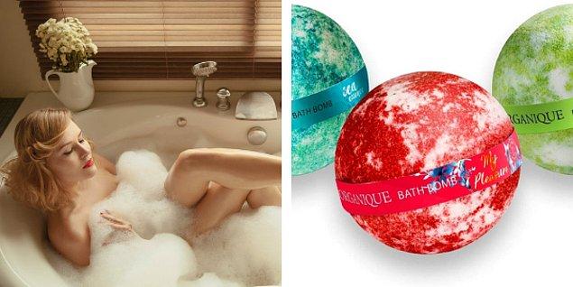 1. Önce haftanın bütün stresinden güzelce arınalım, rahatlayalım: Banyo Topları