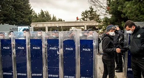 Boğaziçi Üniversitesi'nde Gözaltına Alınan 51 Öğrenciden 30'u Tutuklama Talebiyle Mahkemeye Sevk Edildi