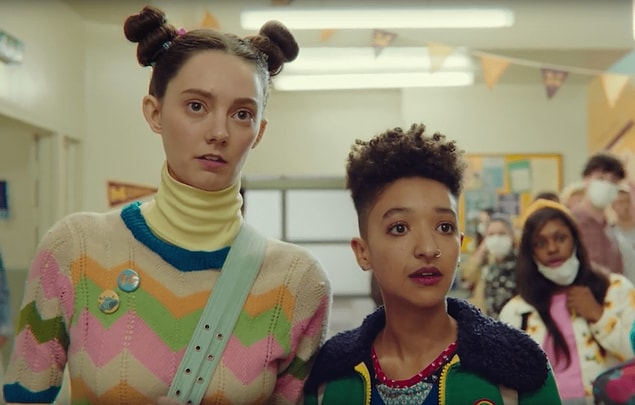 3. Ola ve Lily — 'Sex Education':