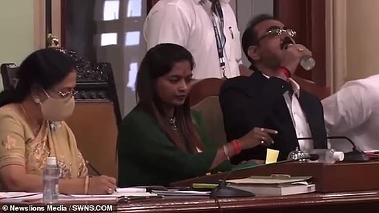 Su Yerine Dezenfektanı Kafaya Diken Hint Yetkili