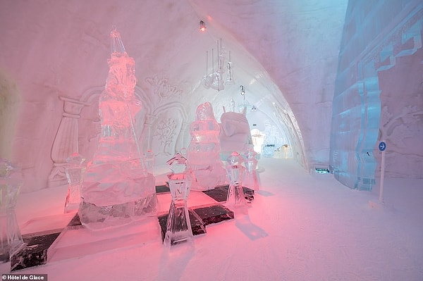 Строительство отеля, площадь которого в этом году составляет 2800 квадратных метров, началось в декабре, и на его строительство у 50 рабочих ушло около шести недель.