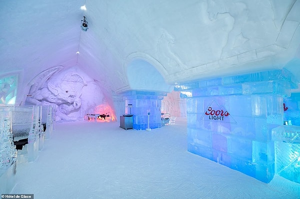 Ограничения на поездки из-за Covid-19, конечно, сделали посещение Hôtel de Glace в этом году немного сложным, но не отчаивайтесь.