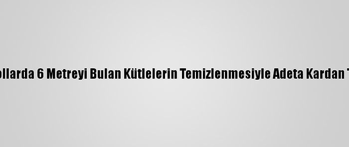 Muş'taki Kapalı Yollarda 6 Metreyi Bulan Kütlelerin Temizlenmesiyle Adeta Kardan Tüneller Oluşuyor