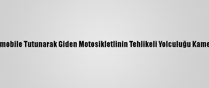 Düzce'de Otomobile Tutunarak Giden Motosikletlinin Tehlikeli Yolculuğu Kameraya Yansıdı