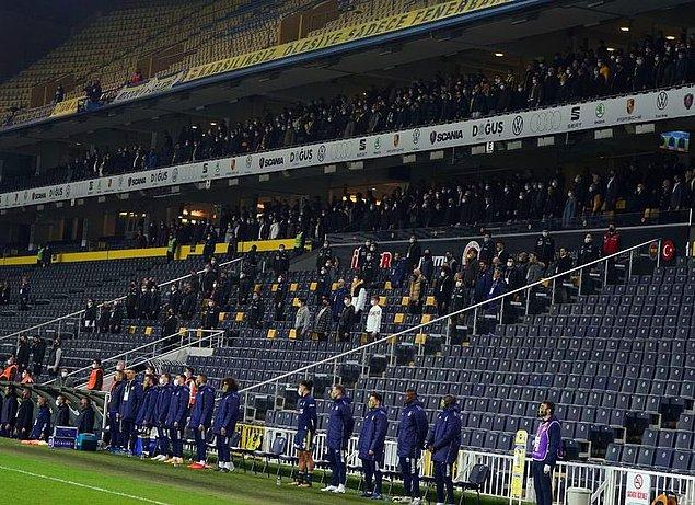 Fenerbahçe ile Galatasaray arasında oynanan karşılaşmayı yaklaşık 150(!) sağlık çalışanı localarda izledi.