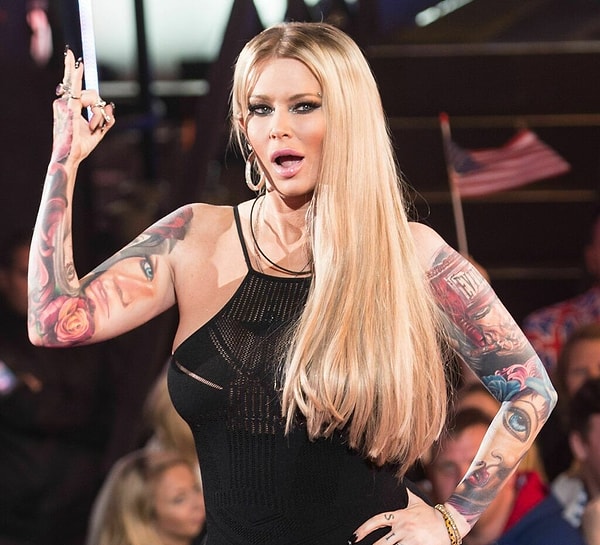 Ayrıca Manson'un 1997'de beraberlik yaşadığı Jenna Jameson da Manson'un 'Beautiful People' şarkısında kendisini diri diri yakmak istediğini anlattığını ve bu konuşmalardan sonra ayrıldıklarını açıkladı.