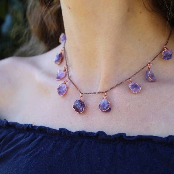 11. "Я очень довольна тем, как выглядит это колье из меди с аметистами, которое я сделала своими руками".