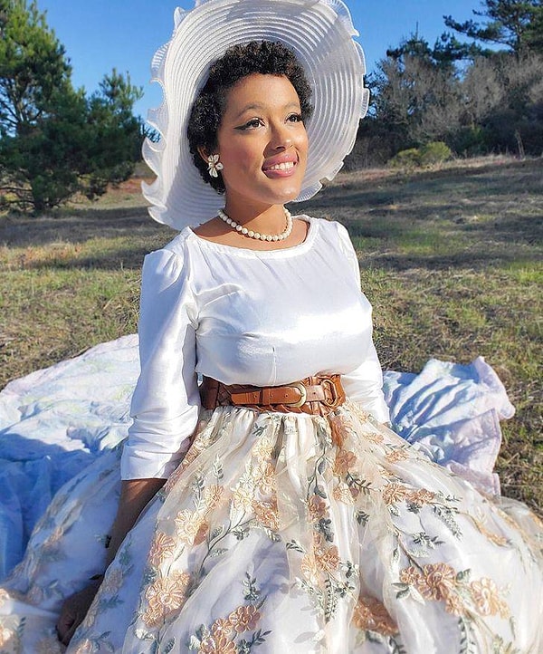 6. "Я сама сшила это нежное винтажные платье для своей помолвки и небольшой фотосессии".