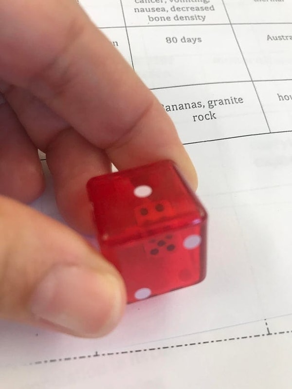 6. Этот кубик вынашивает своего ребенка