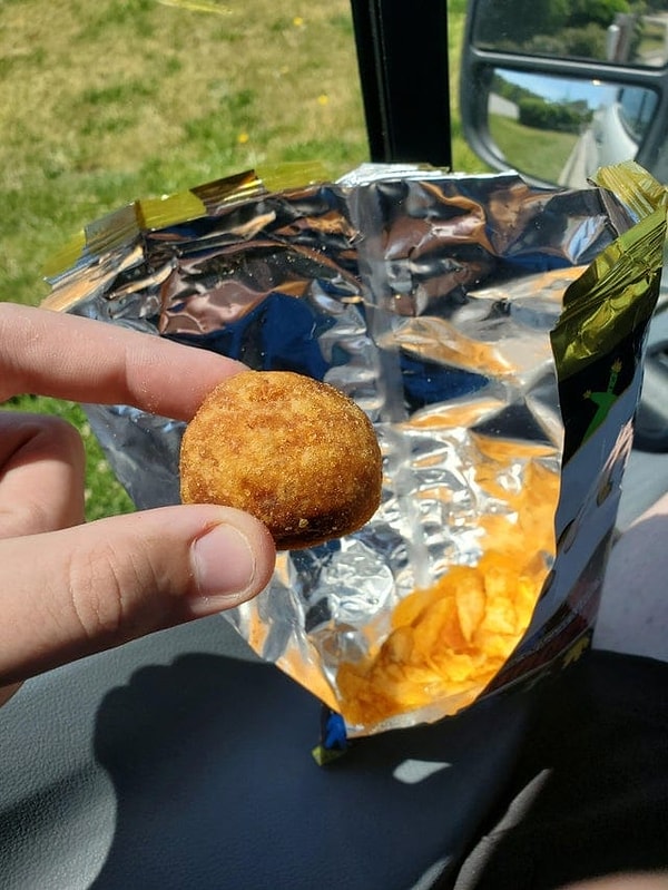 13. В пачке чипсов лежит целая картошечка