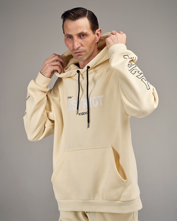 6. Роман также помог Юрию завести свою страничку в Инстаграме — там можно следить за событиями из его жизни. (Ссылка ниже под фото)