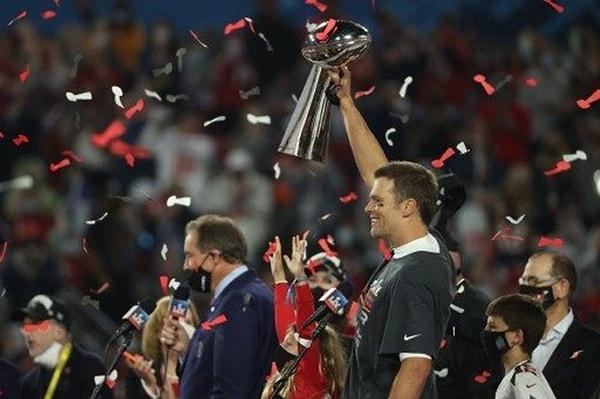 Tom Brady Yine Başardı!