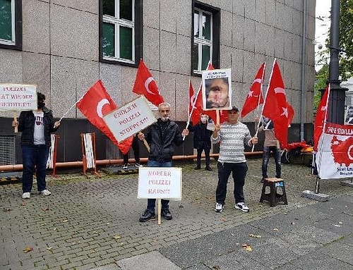 Ay ve Yıldız Kesici Alet Sayıldı: Türk Bayrağı ile Protestoya Katılan Kişi Mahkemelik Oldu...