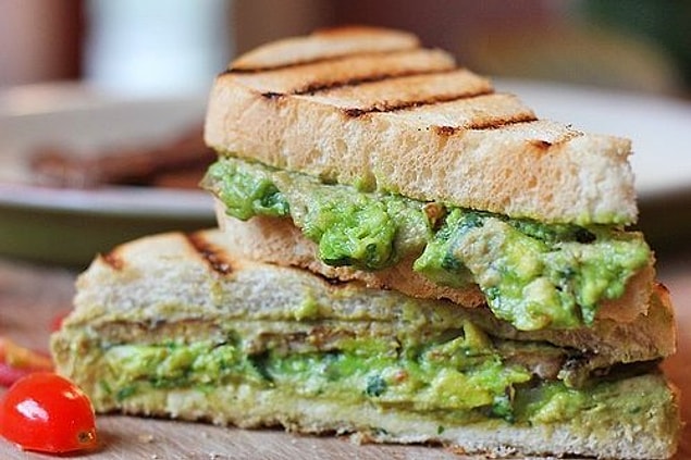 10. Avokadolu Tost Tarifi: