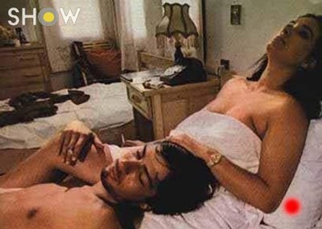 Gece saatlerinde başlayan ve cinsellik sosuyla harmanlanmış "kırmızı noktalı" filmlerin şu an var olacağını düşünene herhalde deli derler. Var mı aranızda bu filmler yüzünden çığrından çıkan? Ben pek görmedim...