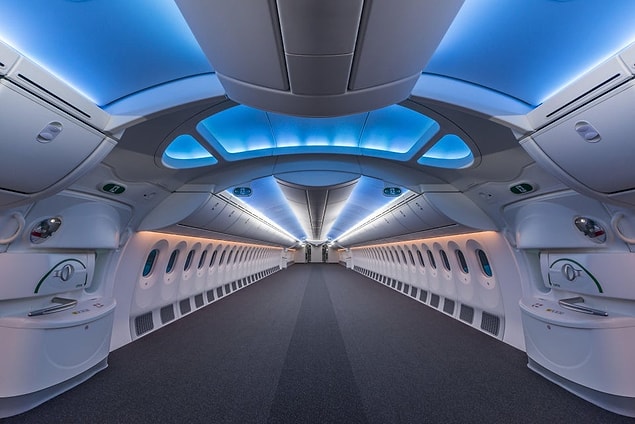 9. Boeing 787 model uçağın içi boşken.