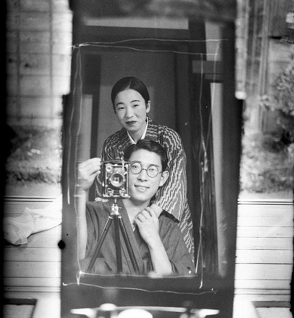 18. Japonya'da 100 yıl önce çekilmiş bir ayna selfiesi.