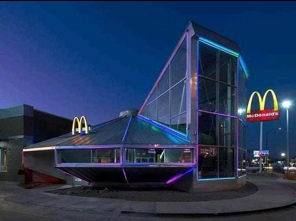 42. Roewell'de UFO temalı bir McDonald's bulunur.