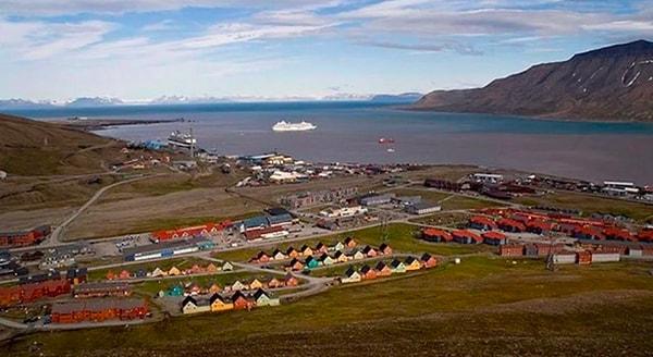 16. Donmuş topraklardan dolayı Norveç, Longyearbyen'de gömülen bedenler hiçbir zaman çürüyemeyeceği için bu şehirde 1950 yılından beri ölenler gömülmez.