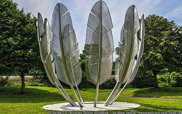 33. Bir Kızılderili kabilesi olan Choctaw, kendilerinin ihtiyacı olmasına rağmen, kıtlık zamanı İrlanda için 1847 yılında 170 dolar bağışlamıştır. (O zamanın 5000 doları.)