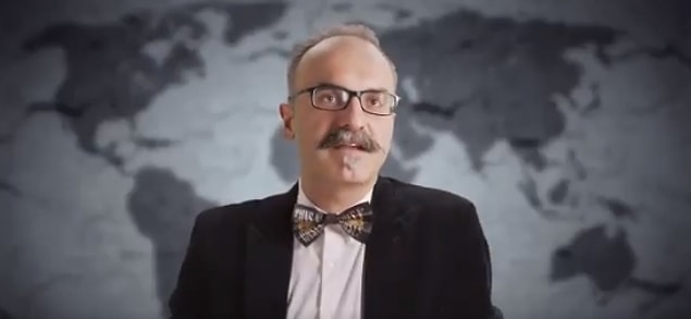 10. Televizyonda oynayan askerli, kahramanlı dizileri heyecanla izleyenlerle, bedelli naraları atanlar aynı kişilerdir.