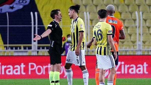 Golün ardından Lemos sarı kart gördü. Ekrandan pozisyonu tekrar izleyen Aydınus, sarı kartı iptal etti ve Lemos'a direkt kırmızı kart gösterdi.
