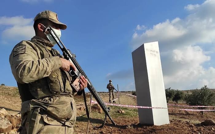 Başında Nöbet Tutulan Monolit Milli Uzay Programı Tanıtımının Reklamı Çıktı: 'Askerimiz İstismar Edildi'