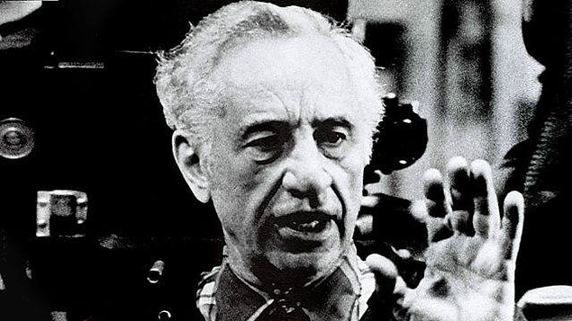 Akademi'nin ödül töreninden sonra tamamen sessizliğe bürünen Elia Kazan, dört yıl sonra, 28 Eylül 2003'te Manhattan'daki dairesinde doksan dört yaşında vefat etti.