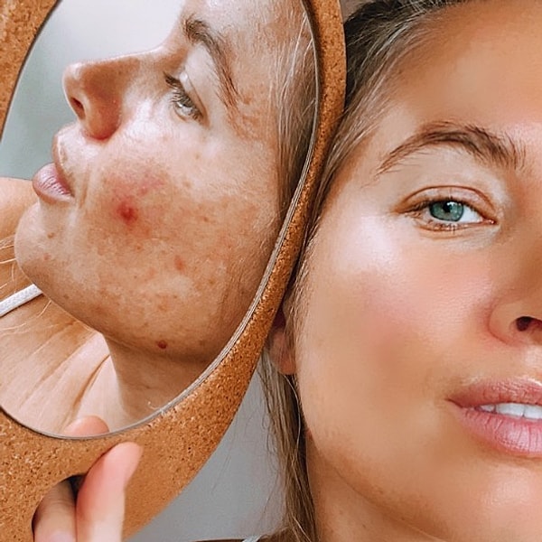 1. Я просто девушка, пытающаяся полюбить себя в мире, который постоянно говорит мне обратное.