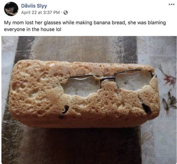 12. "Моя мама потеряла свои очки, когда пекла банановый хлеб, и винила всех домашних".