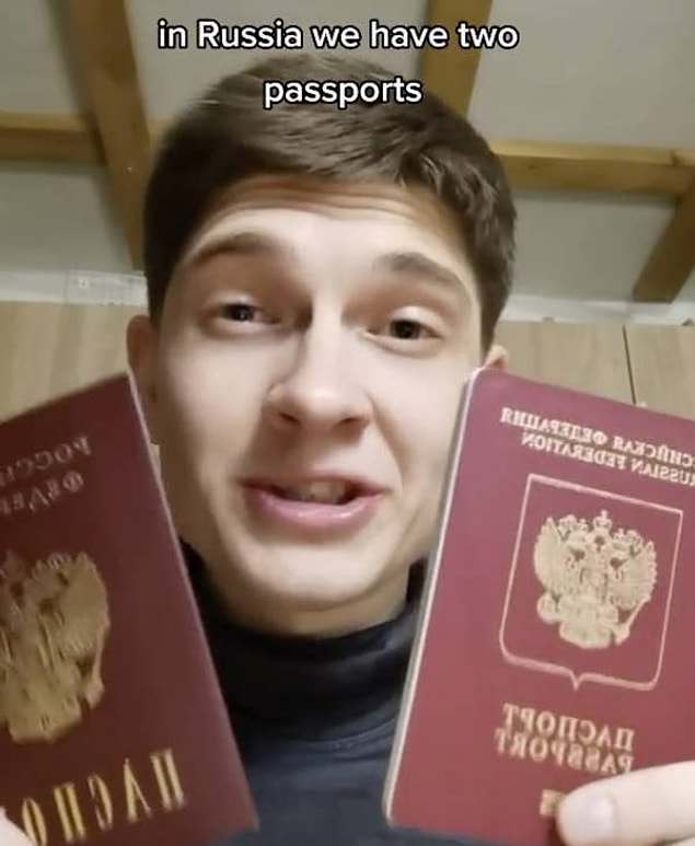9. Rusya'da yaşayan insanların iki tane pasaportları var.