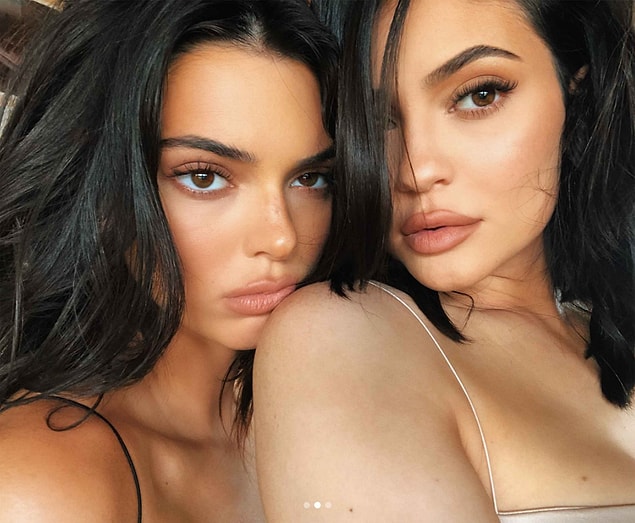 Kardashian ailesinin bir başka versiyonu olan Jenner kardeşler hem moda hem de güzellik ürünleri konusunda bir markalar.