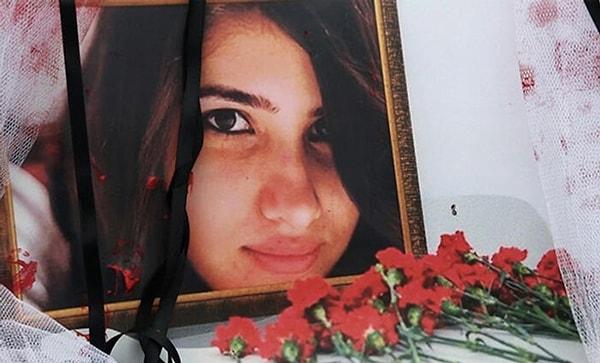 2015 yılında Mersin'in Tarsus ilçesinde bir minibüs şoförünün tecavüz girişimine direndiği için öldürülmüştü üniversite öğrencisi Özgecan Aslan...  O günden sonra da biz kadınlar daha çok korkar olduk toplu taşımalarda tek kalmaktan.