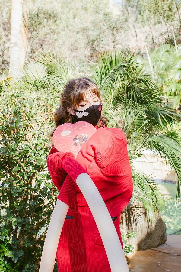 Он купил их только потому, что они были на распродаже, но я все равно слишком глубоко ценю это