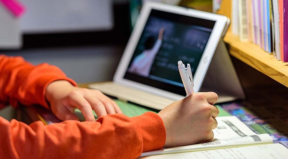 Bakan Selçuk'tan 'Uzaktan Eğitim' Açıklaması: 'Salgın Bitse de Devam Edecek'