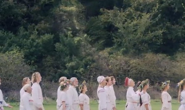 2. Сестра Дэни на деревьях