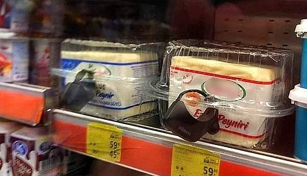 Marketlerde yer alan gıda ürünlerinin neredeyse fahiş fiyatlarla satıldığını günden güne görüyoruz. Her şeye gelen zamlar, bu ürünlere de geldi ve bir kısmı raflarda alarmla yer almaya başladı. Mesela beyaz peynirler...