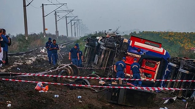 5. Çorlu'daki tren kazasında çocuğunu kaybeden acılı anne Mısra Öz ve kazayı araştıran gazeteci Mustafa Hoş'a para cezası verilmesi...