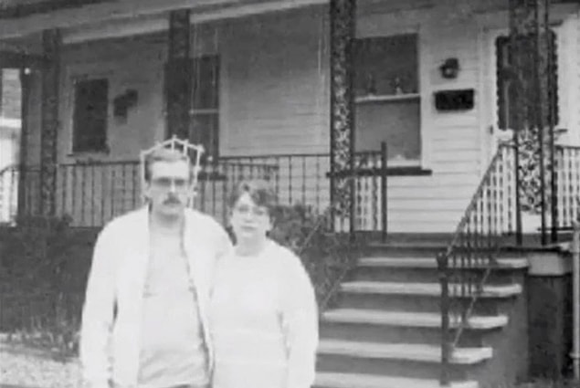 Taşındıkları mahalle çok iyiydi ve tüm aile iyi vakit geçiriyordu. Üstelik Jack ve Janet'in ikiz bebekleri oldu.